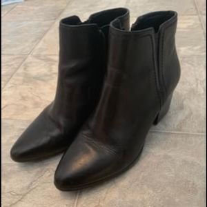 Size 8. Comfortable!